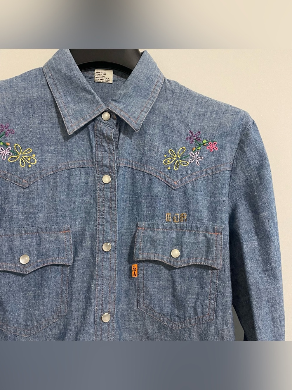 Vintage Levi's 1970s Denim Pearl Snap Embroidered Art Western Size S/M UNIQUE